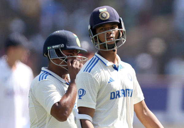 সেই রেকর্ড ভেঙে দিয়েছেন যশস্বী। এখনও সিরিজ়ের দু’টি টেস্ট বাকি। অর্থাৎ, সিরিজ় শেষে ধরাছোঁয়ার বাইরে চলে যাওয়ার সুযোগ রয়েছে যশস্বীর।