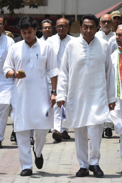 সে সময় কমলের আপত্তির জেরেই ভোপালে ‘ইন্ডিয়া’র পূর্বনির্ধারিত বৈঠক বাতিল করতে বাধ্য হয় কংগ্রেস হাইকমান্ড। চার বছর আগে জ্যোতিরাদিত্য শিন্ডে বিজেপিতে যাওয়ার পরে গোয়ালিয়র-চম্বল অঞ্চলে ধস নেমেছিল কংগ্রেসে। কমল মধ্যপ্রদেশে দলের সবচেয়ে মজবুত ঘাঁটি মহাকোশলেও দল ক্ষতিগ্রস্ত হতে পারে বলে কংগ্রেস নেতৃত্বের আশঙ্কা।