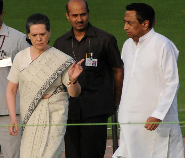 একদা ‘সঞ্জয় গান্ধীর অনুগামী’ বলে পরিচিত হলেও পরবর্তী সময়েও গান্ধী পরিবারের ঘনিষ্ঠ বৃত্তে ঠাঁই পেয়েছেন। জরুরি অবস্থার সময় ইন্দিরা-সঞ্জয়ের পাশে দাঁড়িয়ে গ্রেফতারও হয়েছিলেন তিনি। ইন্দিরা তাঁকে ‘আমার তৃতীয় পুত্র’ বলেছিলেন।