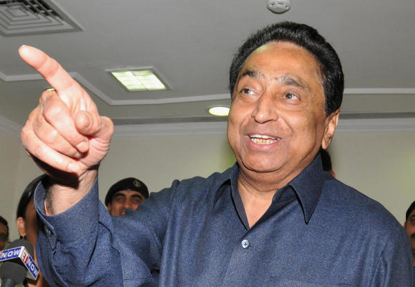 প্রসঙ্গত, কমল নাথ দল ছাড়লে তা রাজনৈতিক ক্ষতি তো বটেই, এমনকি কংগ্রেসের পকেটেও টান পড়তে পারে বলে মত একাংশের। কংগ্রেস সূত্রে খবর, দীর্ঘ দিন ধরেই দলের তহবিল সংগ্রহে গুরুত্বপূর্ণ ভূমিকা নিতেন কমল। দলের তরফে মুম্বই-সহ গোটা দেশের শিল্পমহলের সঙ্গে সম্পর্ক রেখে চলতেন।