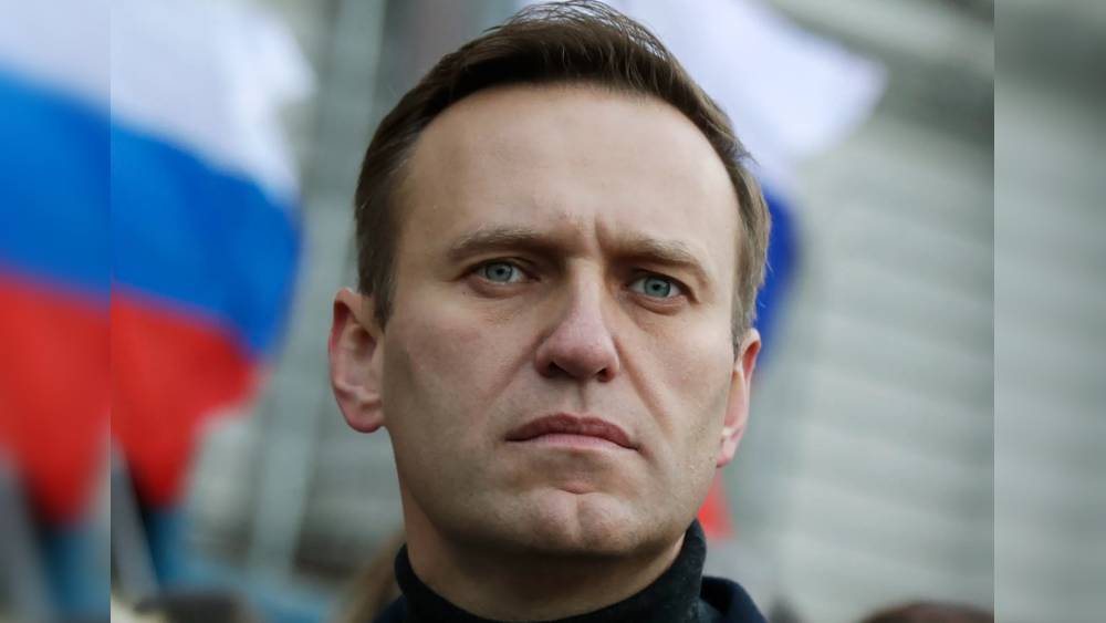 দেহটির নানা অংশে কালশিটে রয়েছে বলেও দাবি করা হয়েছে। তার পরই জল্পনা শুরু হয়েছে যে, ভারী কোনও বস্তু দিয়ে আঘাত করেই কি হত্যা করা হয়েছে নাভালনিকে?