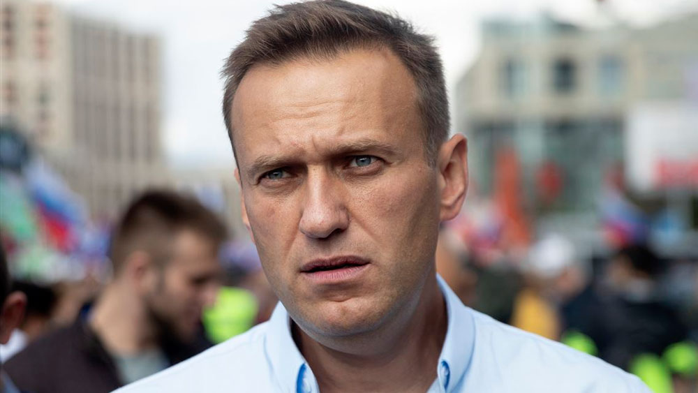 কিন্তু নাভালনির বেলায় ক্লিনিক্যাল হাসপাতালে দেহ পাঠানো হয়েছে বলে দাবি করেছেন ওই চিকিৎসক।