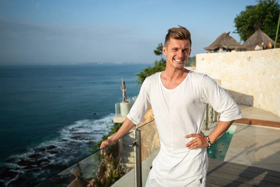 একটি বোয়িং ৭৩৭ সাধারণত ৯০ হাজার বার আকাশে উড়তে এবং অবতরণ করতে পারে। ৫৫ হাজার ঘণ্টা উড়তে পারে বিমানটি। কার্যকারিতা ফুরিয়ে যাওয়ার পর তা নতুন ভাবে সাজিয়ে একটি বিলাসবহুল ভিলা তৈরি করেছেন ফেলিক্স।