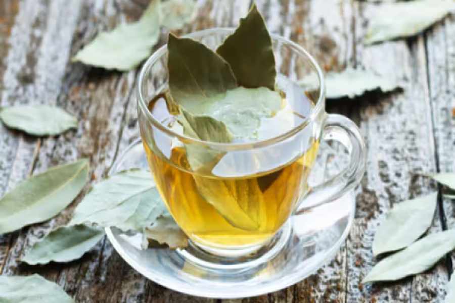 Benefits of drinking bay leaf-soaked water to lose weight and controlling obesity