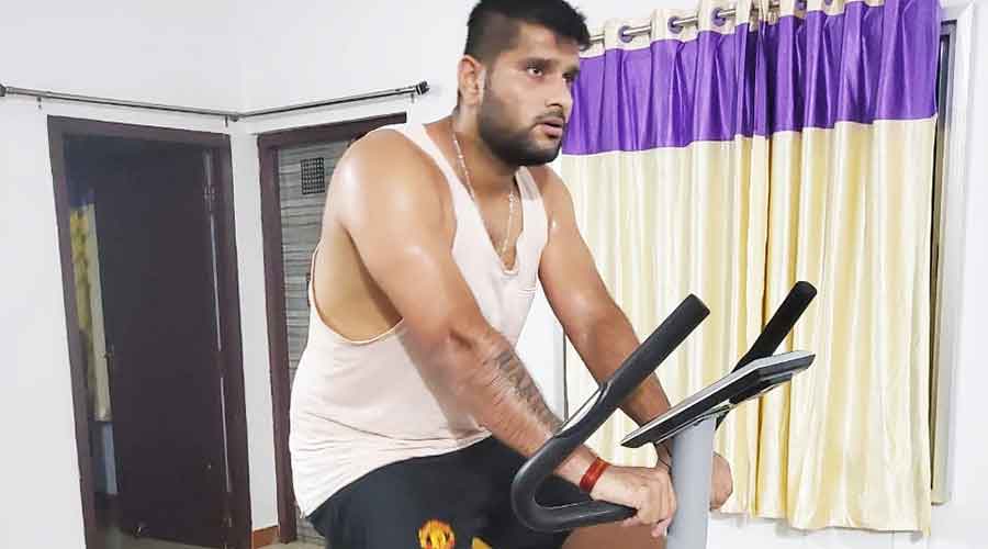 ভারতের হয়ে তিনটি এক দিনের ম্যাচও খেলেছিলেন সৌরভ। তবে সাফল্য পাননি। ঘরোয়া ক্রিকেটে যদিও তিনি সাবলীল ছিলেন। ঝাড়খণ্ডকে নেতৃত্ব দিয়েছেন, প্রচুর ম্যাচও জিতিয়েছেন বাঁহাতি ব্যাটার।