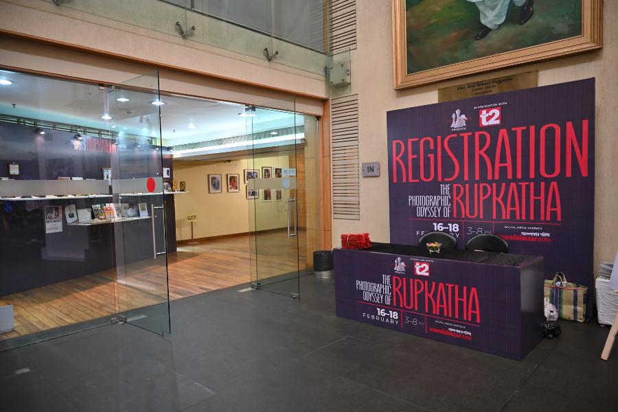 কলকাতার আইসিসিআর-এর বেঙ্গল গ্যালারিতে ১৩৫ টি ছবি নিয়ে প্রকাশ্যে আসে রূপকথার প্রদর্শনী। 