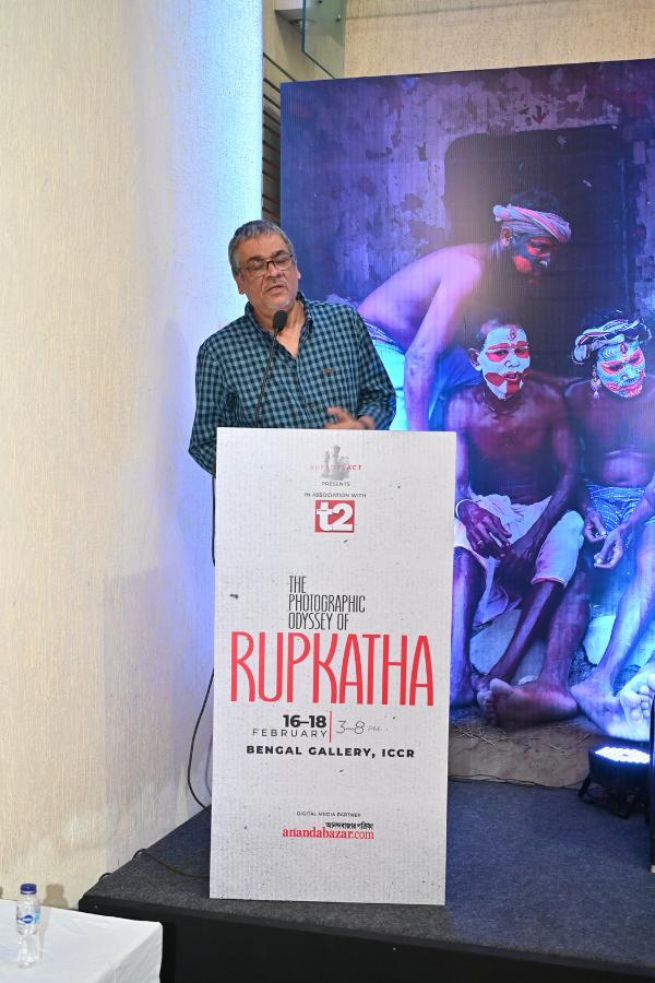 গায়ক শ্রীকান্ত আচার্যের কথায়, “ওকে আমি ছোটবেলা থেকে চিনি। ছোট থেকেই নানা ধরনের সৃষ্টির দিকে ওর ঝোঁক খুব। সাধুবাদ জানাই রূপকথার অভিভাবকদেরও। তাঁরা ওর পছন্দের জায়গাটি চিনে আরও উৎসাহ জুগিয়েছেন।”