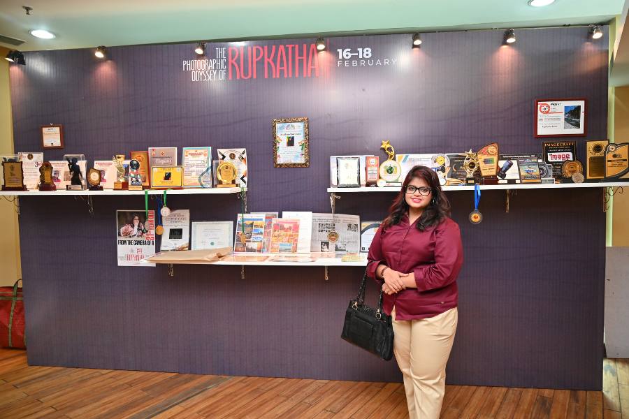 আলোকচিত্রী হিসাবে আরও উন্নতি করতে চান রূপকথা নিজেও। দর্শকদের ছবির গল্প বুঝিয়ে দিতে দিতে আলগোছে বলেন, “আমি চাই আমার একক প্রদর্শনী দেখে আমার বয়সী কিংবা আরও ছোট যাঁরা ছবি তোলার কাজ শিখতে চান, তাঁরা যেন এগিয়ে আসতে পারেন। তা হলেই আমার উদ্যোগ সার্থক।”