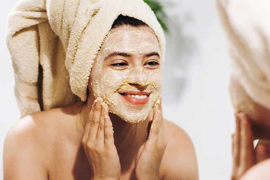 Pros and Cons of face scrubbing that you should know before using it regularly