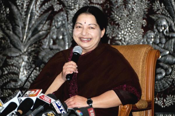 ‘টাইমস অফ ইন্ডিয়া’র প্রতিবেদনে বলা হয়েছে, ২০ কেজি ওজনের গয়না জয়ললিতার নামেই রয়েছে। 