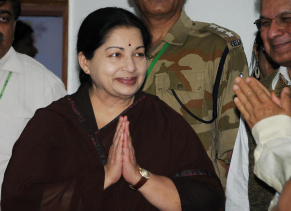 আর বাকি সাত কেজি মায়ের কাছ থেকে পেয়েছিলেন এআইএডিএমকে নেত্রী। 