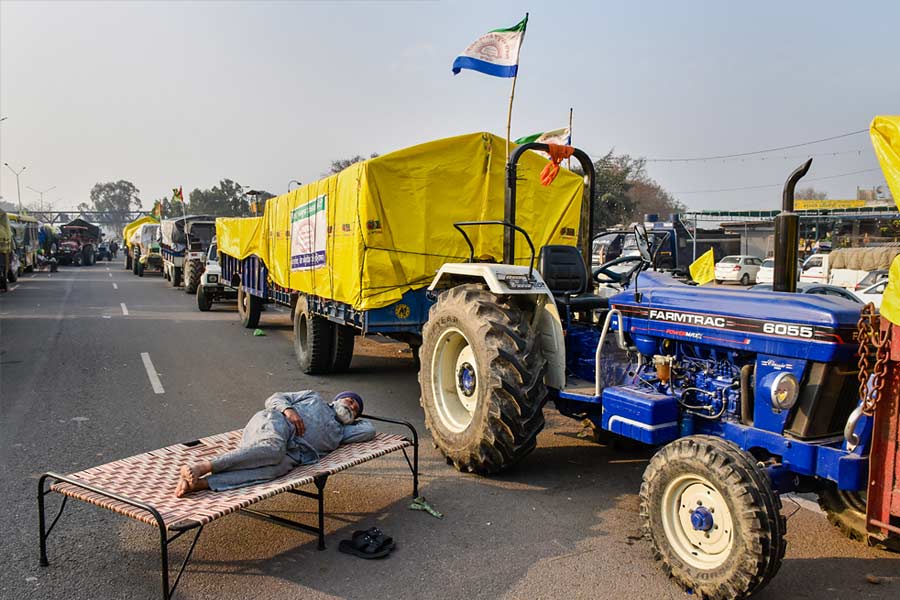 Court said to protesting farmers that Can not use tractor trolleys on highways