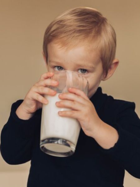 Benefits of drinking warm milk before sleeping at night dgtl