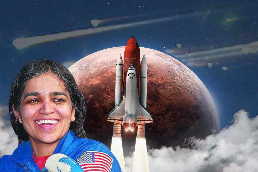 অভিযানের তোড়জোড়ের সঙ্গে ভারতীয় মহাকাশচারী কল্পনা চাওলার পরিণতির কথা মাথায় রেখে নভশ্চরদের কী ভাবে নিরাপদে পৃথিবীতে ফিরিয়ে আনতে হবে, সেই ব্যবস্থাও করেছে ইসরো।