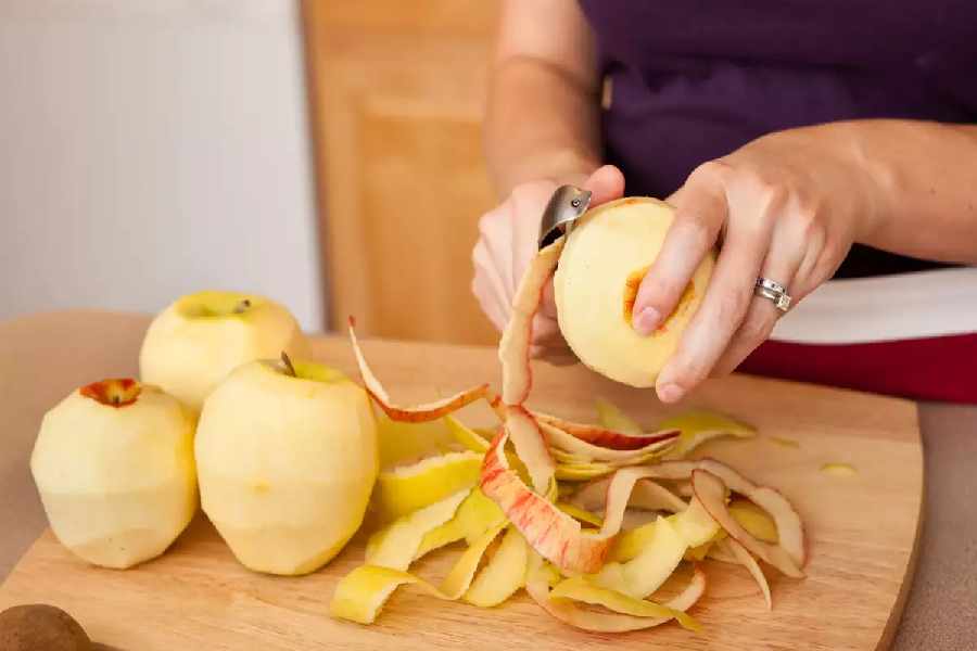 Fruits and vegetables you should never peel before eating