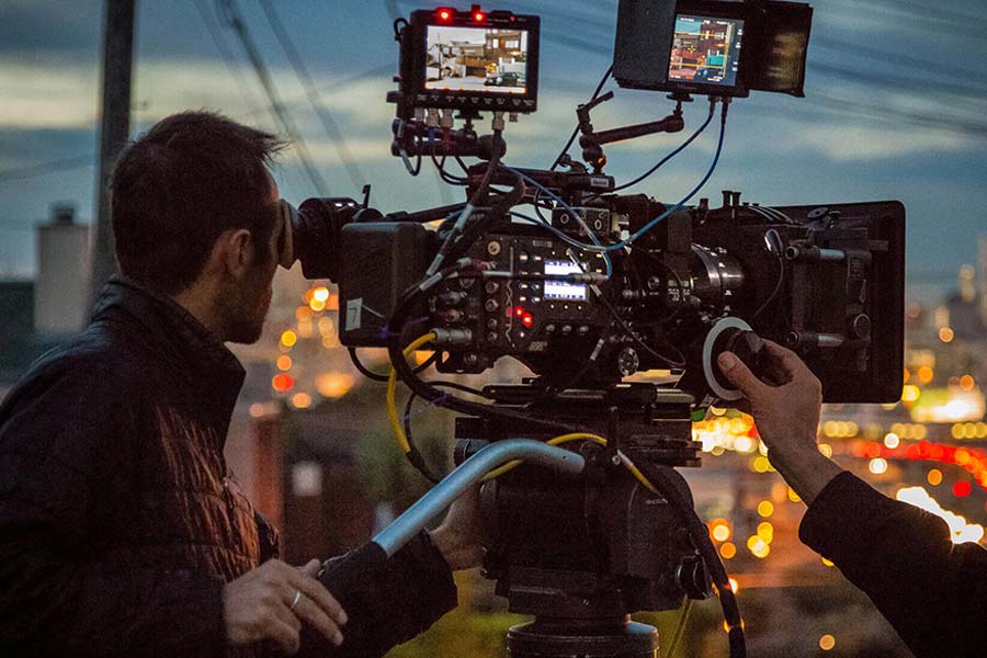 বলিপাড়ায় এমন এক অভিনেতা রয়েছেন, যিনি একটি দক্ষিণী ছবিতে ক্যামিয়ো চরিত্রে প্রতি মিনিট অভিনয়ের জন্য চার কোটি টাকা পারিশ্রমিক আদায় করেছেন।