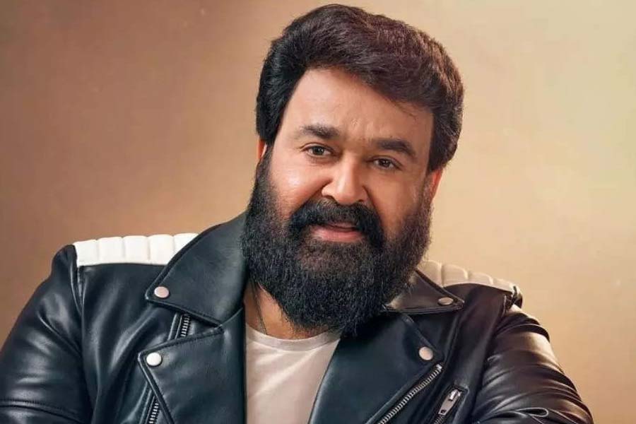 ২০২৩ সালে প্রেক্ষাগৃহে মুক্তি পায় রজনীকান্তের ‘জেলার’ ছবি। এই ছবিতে ক্যামিয়ো চরিত্রে অভিনয় করেন দক্ষিণী অভিনেতা মোহনলাল। স্বল্প দৈর্ঘ্যের চরিত্রে অভিনয় করে আট কোটি টাকা আয় করেন অভিনেতা।