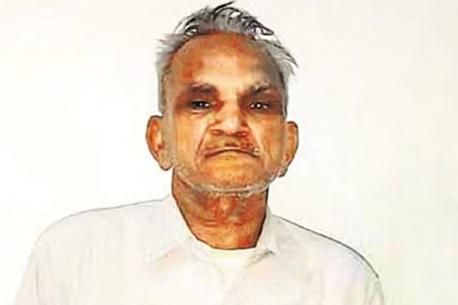 তবে ‘বিখ্যাত’ ভারতীয় চোরেদের মধ্যে নটবরলাল ছাড়া আরও এক জনের নাম শুনলে এখনও ঘাবড়ে যায় দিল্লি পুলিশ। তিনি ধনীরাম মিত্তল। যদিও পুলিশের খাতায় তাঁর পরিচয় ‘সুপার নটবরলাল’ এবং ‘ভারতীয় চার্লস শোভরাজ’ নামে।