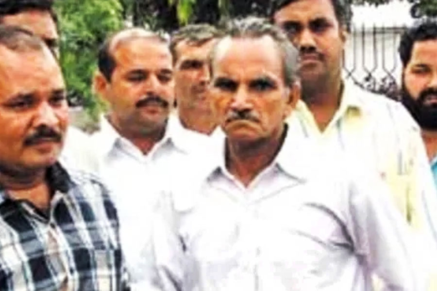  চুরি-ডাকাতি-জালিয়াতির অভিযোগে বার বার গ্রেফতার হয়েছেন ধনীরাম। তবুও তিনি চুরি থামাননি। 