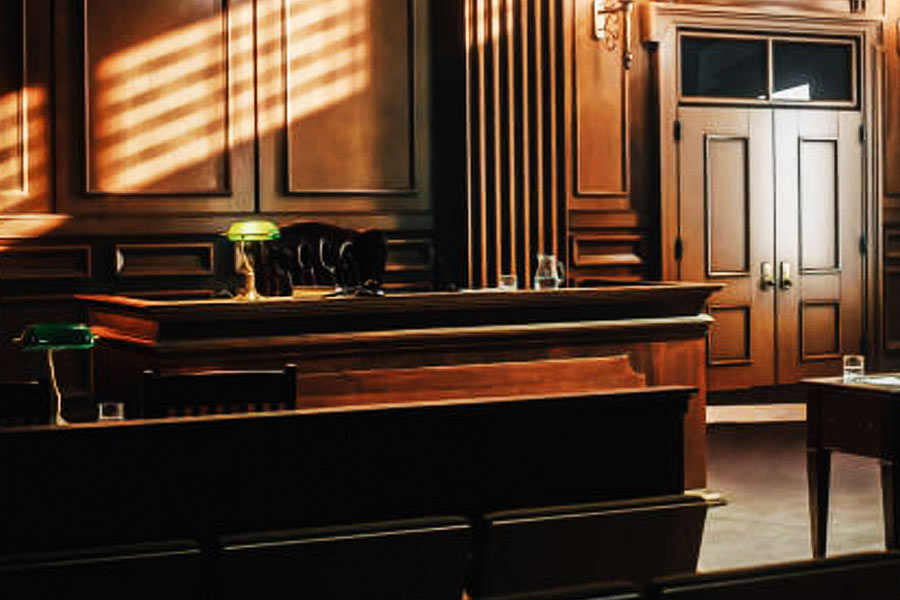 ওই বিচারক ছুটি কাটাতে গেলে আবার কয়েকটি নথি জাল করে ধনীরাম নিজেই বিচারকের আসনে বসে পড়েন। দু’মাস ধরে বিভিন্ন মামলার শুনানিও চলে তাঁর ‘এজলাসে’।