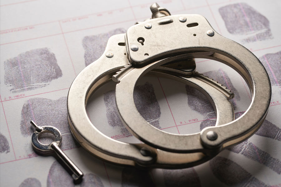 সংবাদমাধ্যমের প্রতিবেদন অনুযায়ী, বিচারকের আসনে বসে নিজের মামলাও শুনেছিলেন ধনীরাম। একটি মামলায় নিজেকেই বেকসুর খালাস করে দেন তিনি।