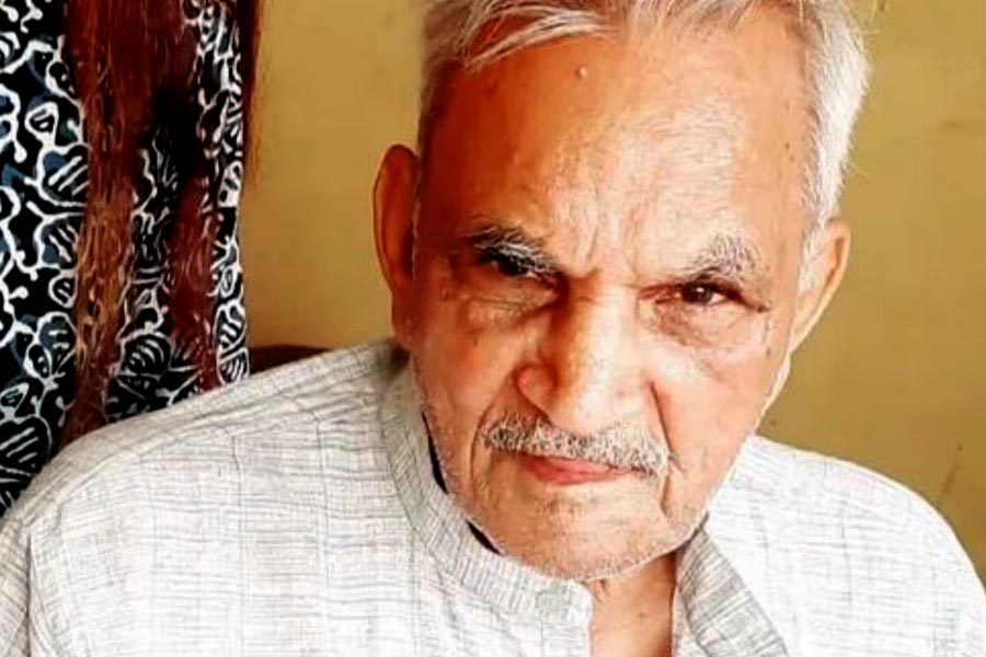 এর আগে গাড়ি চুরি করতে গিয়ে গত বছরের মে মাসে পুলিশের জালে ধরা পড়েন ধনীরাম। তার আগে একই অপরাধে মার্চ মাসে ধরা পড়েছিলেন।