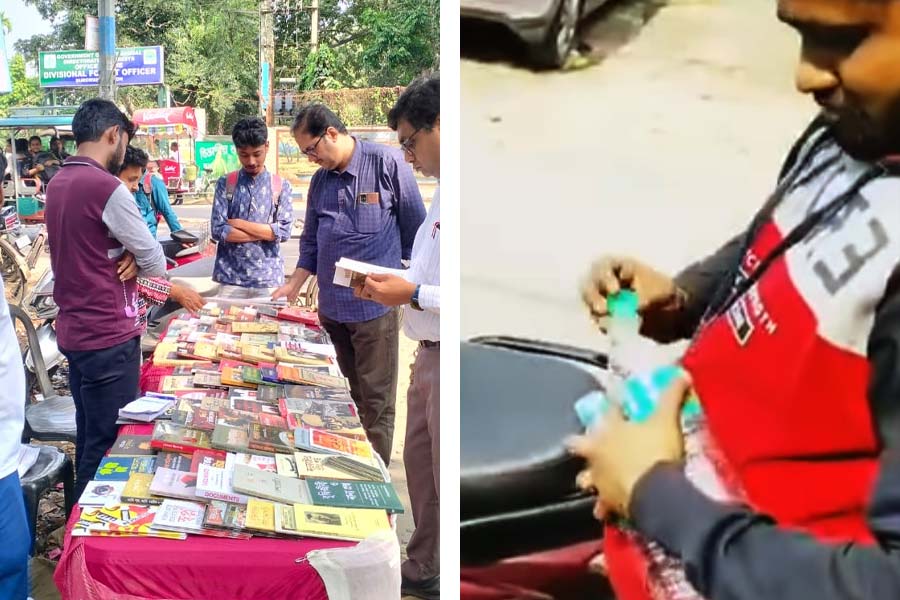 Purba Burdhaman SFI distributed books in exchange for plastic bottles