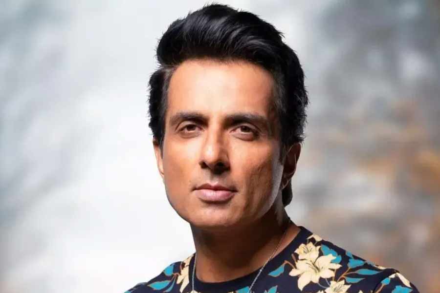 Fan pays for Sonu Sood’s dinner anonymously and leaves behind a heartwarming note
