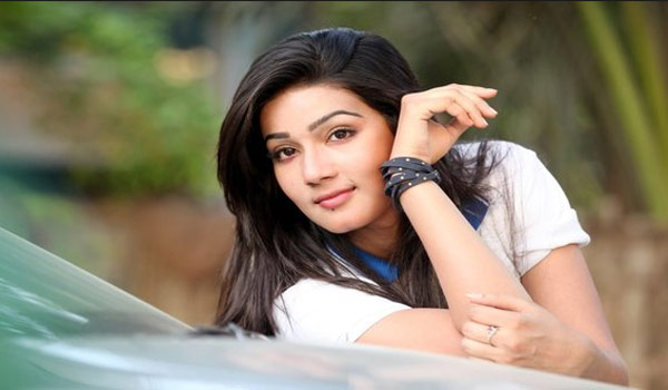 নায়িকার দ্বিতীয় বিয়ে নিয়ে কম হইচই হয়নি। কারণ, রাকিব আগে থেকেই বিবাহিত ছিলেন। প্রথম পক্ষের স্ত্রীর সঙ্গে বিবাহবিচ্ছেদ হয়নি তাঁর।