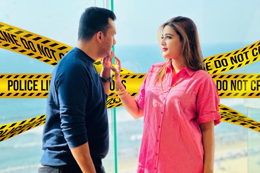 সেই কারণেই কি মাহির সঙ্গে তাঁর সম্পর্কের অবনতি? এই নিয়ে জলঘোলা চলছে। অভিনেত্রী ভিডিয়োতে বিবাহবিচ্ছেদের কথা জানিয়েছেন। 