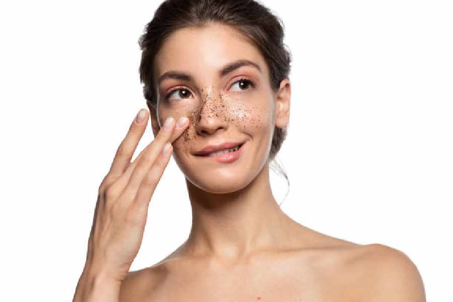 Should you use dates as a face scrub for healthy skin