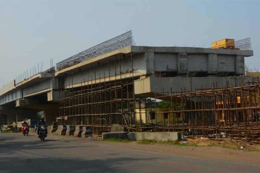 onstruction work of Kumarpara Flyover of asansol halted due to lack of supplies