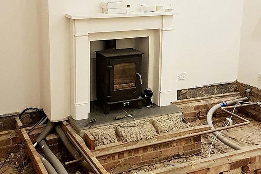 উইলিয়াম দম্পতির দাবি, ওই চত্বরে এর থেকে ‘কুৎসিত’ বাড়ি আর একটিও ছিল না। ন’বছর ধরে সেই বাড়ির হাল ফিরিয়েছেন তাঁরা। ২০২৩ সালে শেষ হয়েছে বাড়ির কাজ।