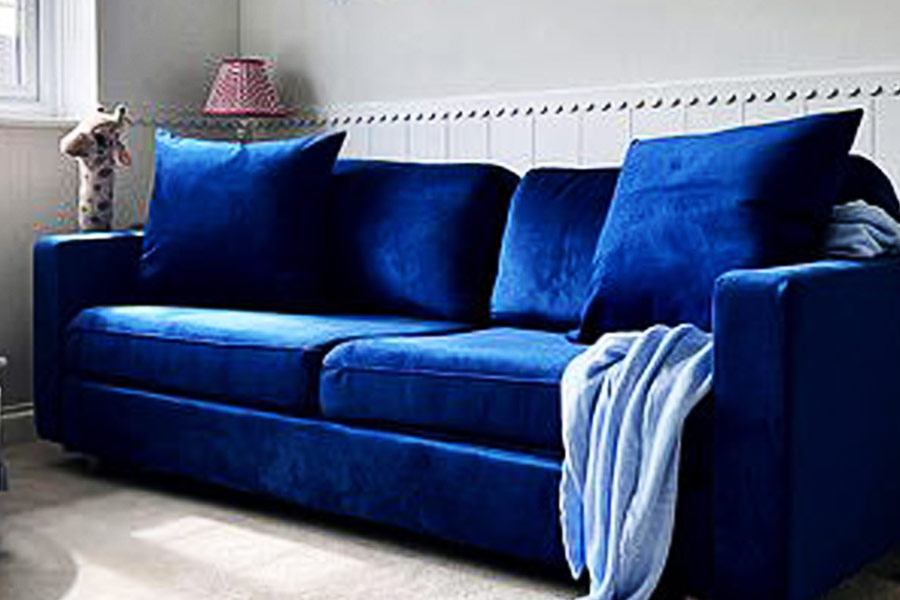 বাড়ি সংস্কারের কাজ যত এগোতে থাকে, তত বৃদ্ধি পেতে থাকে খরচ। এক সময় সঞ্চয়ের টাকা শেষ হয়ে যায় উইলিয়ামস দম্পতির। তখন পরিচিতদের কাছ থেকে ধার করেন।