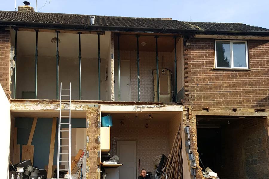 লিজ়ি জানালেন, দিনগুলো খুব কঠিন ছিল। তবু কখনও হতাশ হননি তাঁরা। হাল ছাড়েননি।