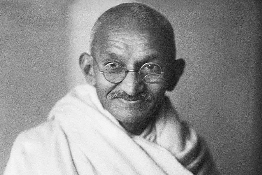 বিগত জন্মের এমন এক ঘটনার সঙ্গে মহাত্মা গান্ধীর নামও জড়িয়ে রয়েছে। মহাত্মা গান্ধীকে শান্তা দেবী নামে এক মহিলা তাঁর পুনর্জন্মের কথা বলেছিলেন। গান্ধী তা বিশ্বাস করেন এবং সে বিষয়ে তদন্ত করার জন্য কমিশন গঠন করেন।