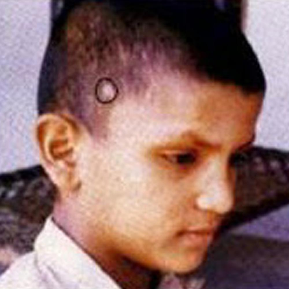 ১৯৮৩ সালের ১১ ডিসেম্বর উত্তরপ্রদেশের আগরা থেকে প্রায় ১৩ কিলোমিটার দূরে অবস্থিত বিড় গ্রামের এক হাসপাতালে টিটুর জন্ম। 