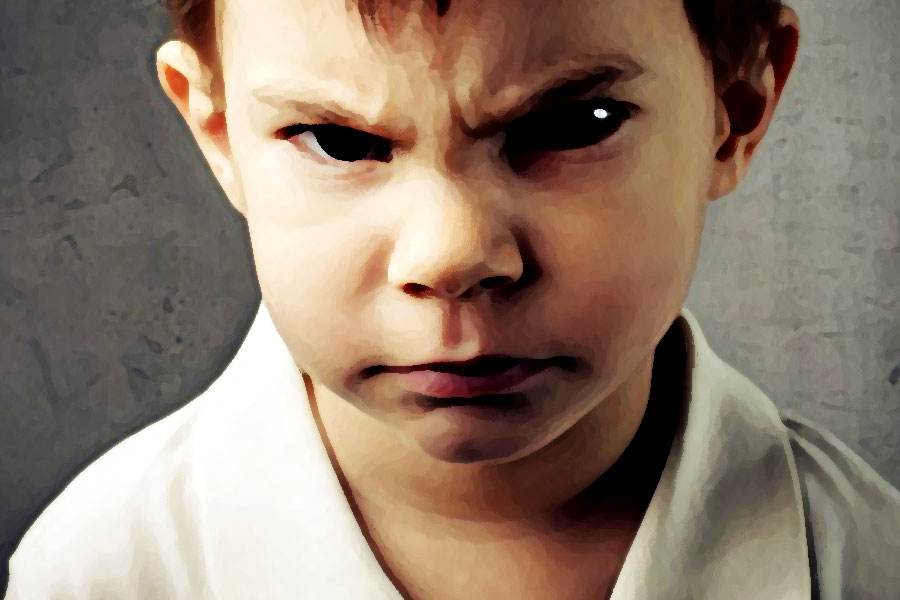 তবে টিটুর বেড়ে ওঠা আর পাঁচটা সাধারণ শিশুর মতো ছিল না। ছোট থেকেই মেজাজ তুঙ্গে থাকত টিটুর। কারণে-অকারণে জিনিসপত্র ছুড়ে ফেলত সে। নিজের সঙ্গে একনাগাড়ে কথা বলে যেত। কারও সঙ্গে বিশেষ মেলামেশা করতে পছন্দ করত না সে। 