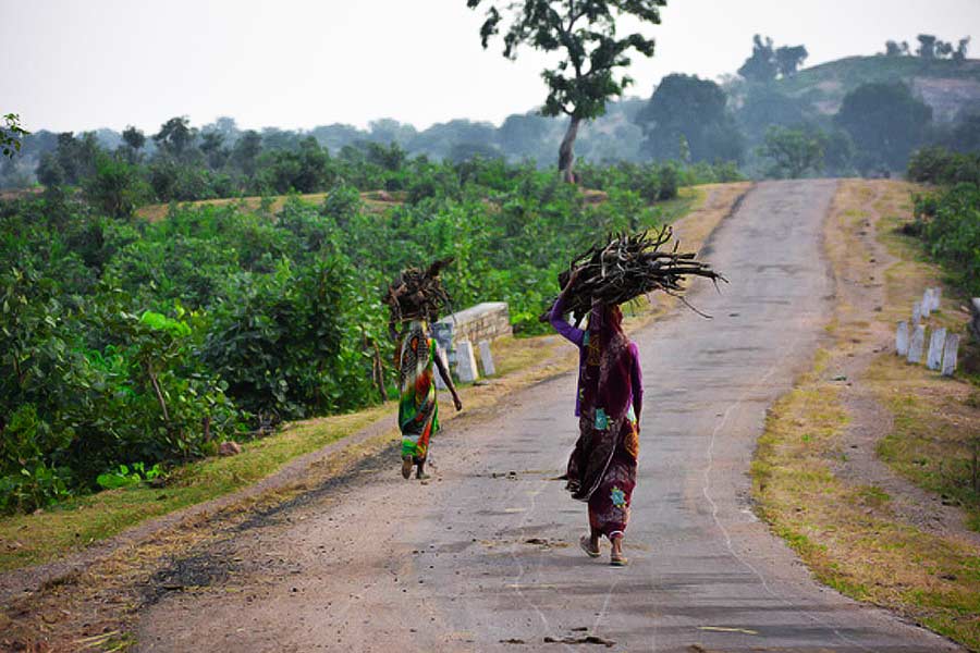এর পর সুরেশের পরিবারকে সব কথা জানান অশোক। তাঁরাও অশোকের কথা শুনে হতবাক হয়ে যান। বাড়ি ফিরে টিটু এবং তার বাবা-মাকে নিয়ে আবার সুরেশের বাড়ি যান অশোক।