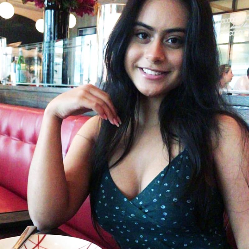 সেই কারণে মুম্বইতে ফিরে শেষ করেন স্কুলজীবন। যদিও সত্যিটা কী, তা নিয়ে ধোঁয়াশা রয়েছে।