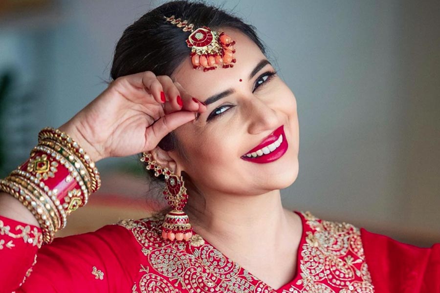 অ্যাডভেঞ্চারের প্রতি কিশোরী বয়স থেকেই আকর্ষণবোধ করতেন দিব্যাঙ্কা। উত্তরাখণ্ড থেকে পর্বতারোহণের প্রশিক্ষণও নিয়েছিলেন তিনি।