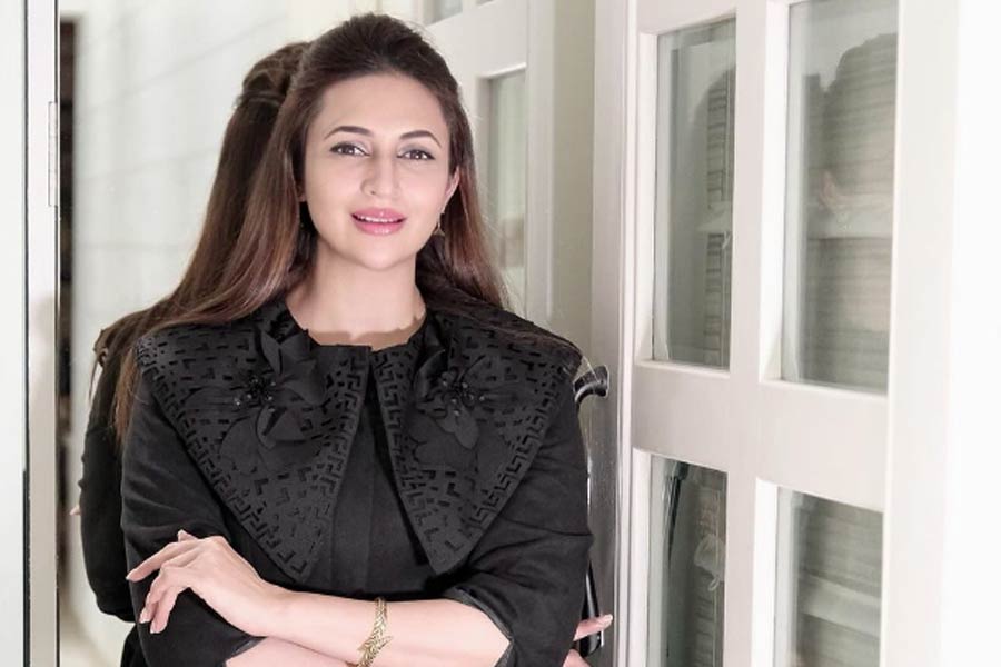 কানাঘুষো শোনা যায়, দিব্যাঙ্কা নিরামিষাশী ছিলেন। কিন্তু শরদ আমিষ খাবার খেতে পছন্দ করতেন বলে মাছ-মাংস রান্না করা শিখেছিলেন অভিনেত্রী।