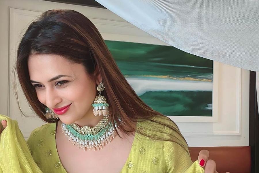 শরদের সঙ্গে বিচ্ছেদের পর টেলি অভিনেতা বিবেক দাহিয়ার সঙ্গে সম্পর্কে জড়িয়ে পড়েন তিনি। তাঁদের সম্পর্ক পূর্ণতা পায় ২০১৬ সালে। সাত পাকে বাঁধা পড়েন দুই টেলি তারকা।