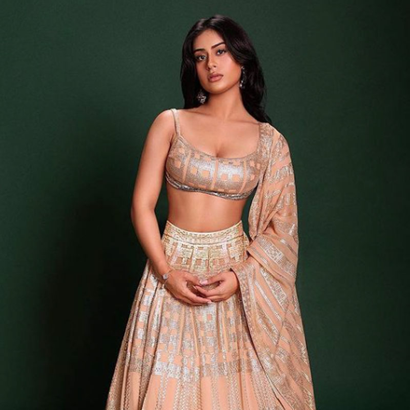 এ বার এক অন্য ঝামেলার কথা শোনা গেল নিসাকে নিয়ে। তরুণী নিসা এই মুহূর্তে পড়াশোনা করছেন সুইৎজ়ারল্যান্ডে।