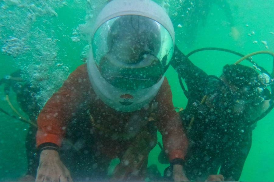 PM Narendra Modi drives down to offer prayer at submerged city of Dwarka