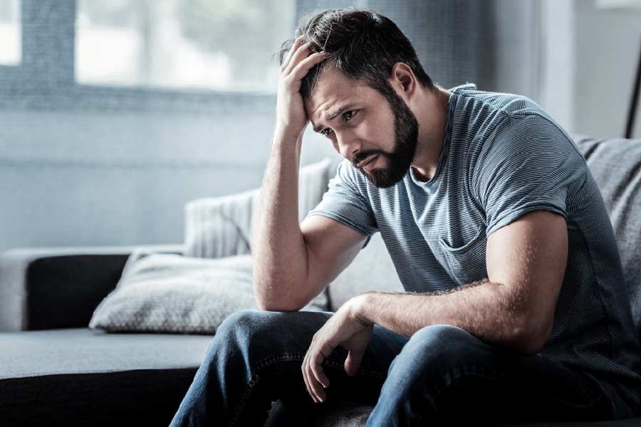 একটা সময় পুরুষদের জীবনে আসে রজোনিবৃত্তির মতো মুহূর্ত। যাকে বিজ্ঞানের পরিভাষায় ‘অ্যান্ড্রোপজ়’ বলা হয়।