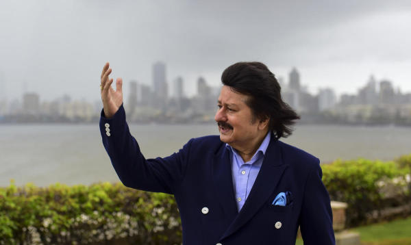 তিনি বলেন, ‘‘গভীর শোকের সঙ্গে জানাচ্ছি, পদ্মশ্রী শিল্পী পঙ্কজ উধাস ২৬ ফেব্রুয়ারি প্রয়াত হয়েছেন। ’’