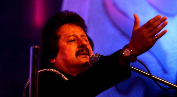 ‘নশা’, ‘পয়মানা’, ‘হসরত’, ‘হামসফর’-এর মতো বেশ কয়েকটি বিখ্যাত অ্যালবামও রয়েছে তাঁর ঝুলিতে।