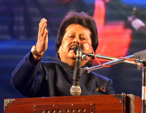 দীর্ঘ দিন ধরেই অসুস্থ ছিলেন তিনি।  শিল্পীর প্রয়াণের খবর সুনিশ্চিত করেছেন তাঁর মেয়ে নায়াব উধাস।