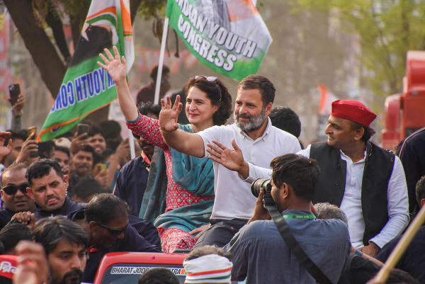 যে সব নেতা মুলায়ম সিংহ যাদবের সঙ্গে এসপি গঠন করেছিলেন, তাঁদের মধ্যে শফিকুর ছিলেন অন্যতম।